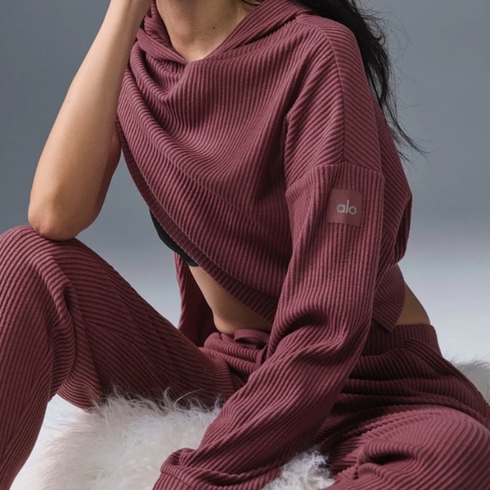 ALO Yoga Women's Ribbed Burgundy MUSE set